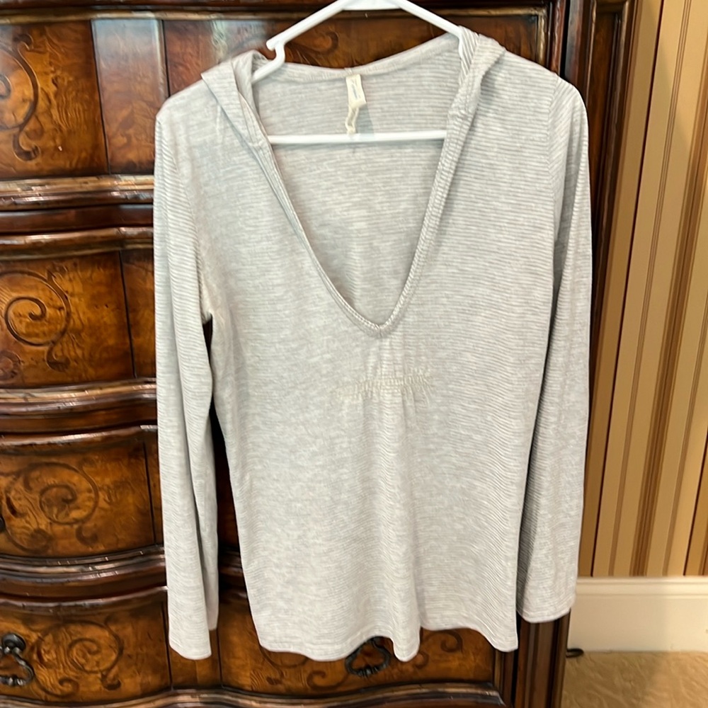 Fossil hooded top